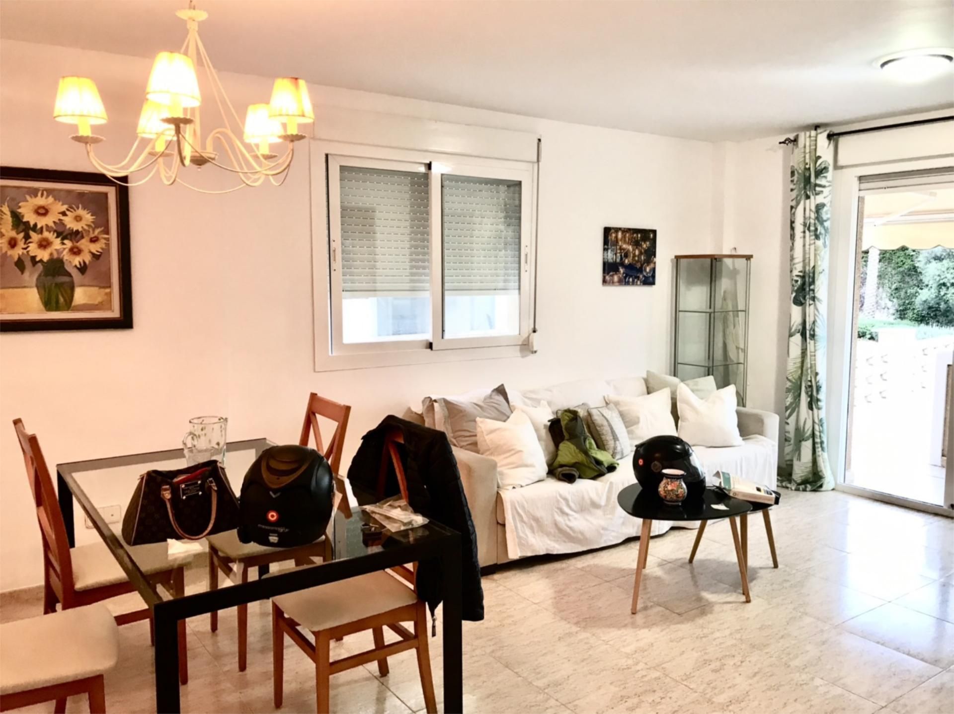 Sala d'estar de Pis de lloguer en Santa Eulària des Riu amb Jardí privat, Terrassa i Piscina
