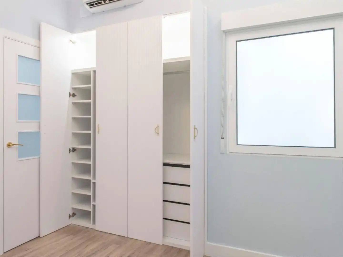 Schlafzimmer von Wohnung zum Verkauf in  Valencia Capital mit Klimaanlage