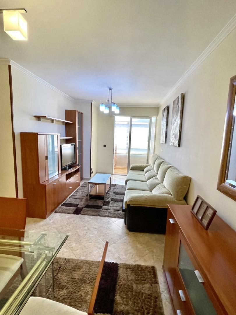 Living room of Flat to rent in Vigo   with Parquet flooring, Terrace and Furnished