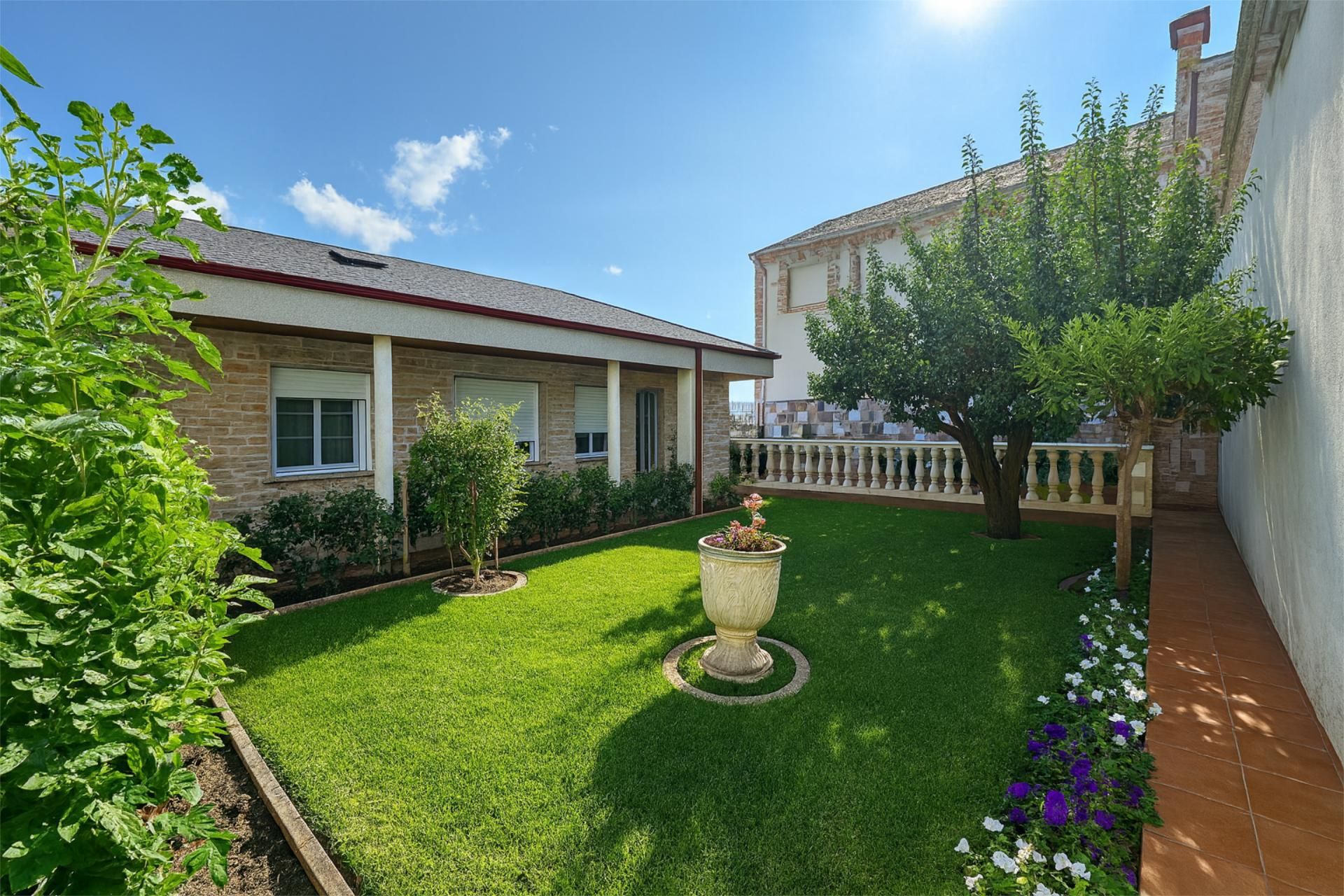 Jardí de Casa o xalet en venda en Bembibre amb Calefacció, Jardí privat i Parquet