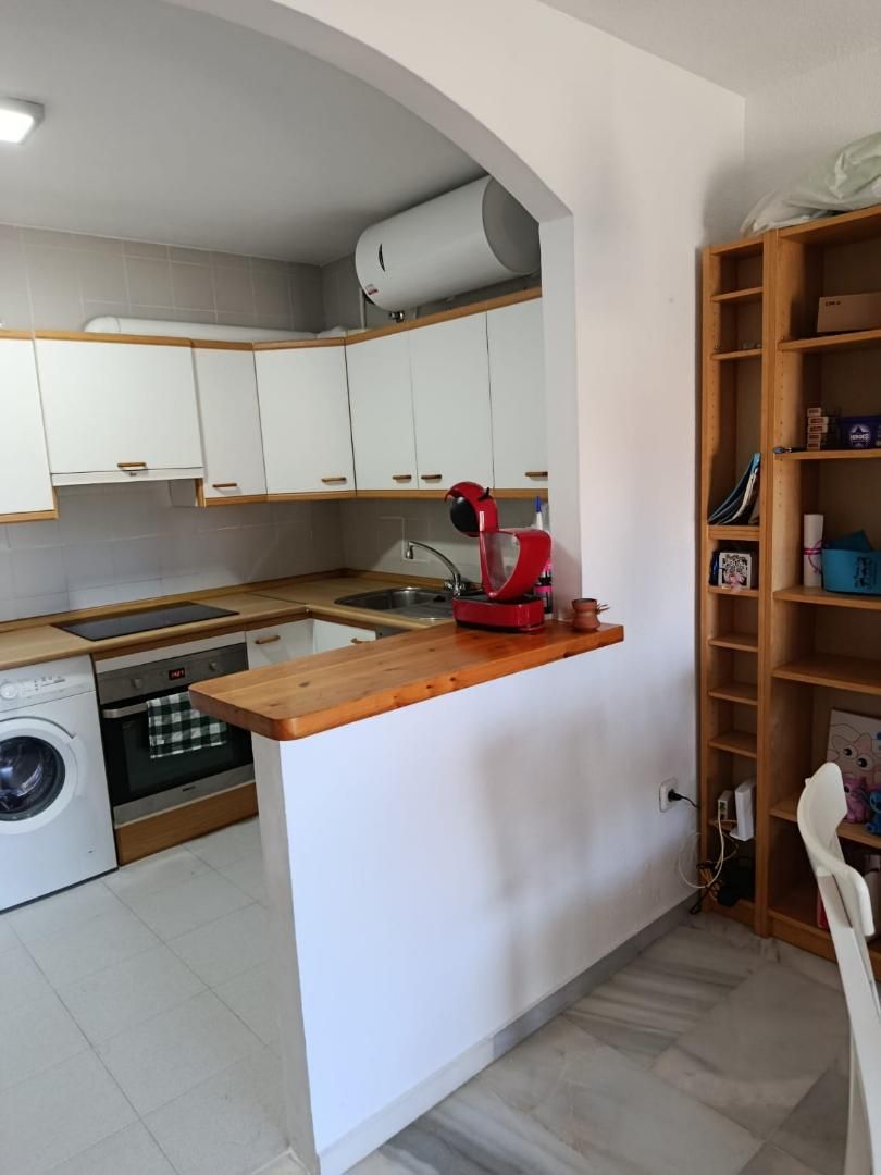 Cuina de Pis de lloguer en  Almería Capital amb Aire condicionat, Moblat i Balcó