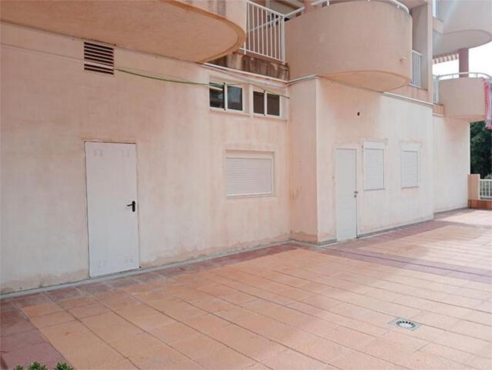 Vista exterior de Local de lloguer en La Manga del Mar Menor