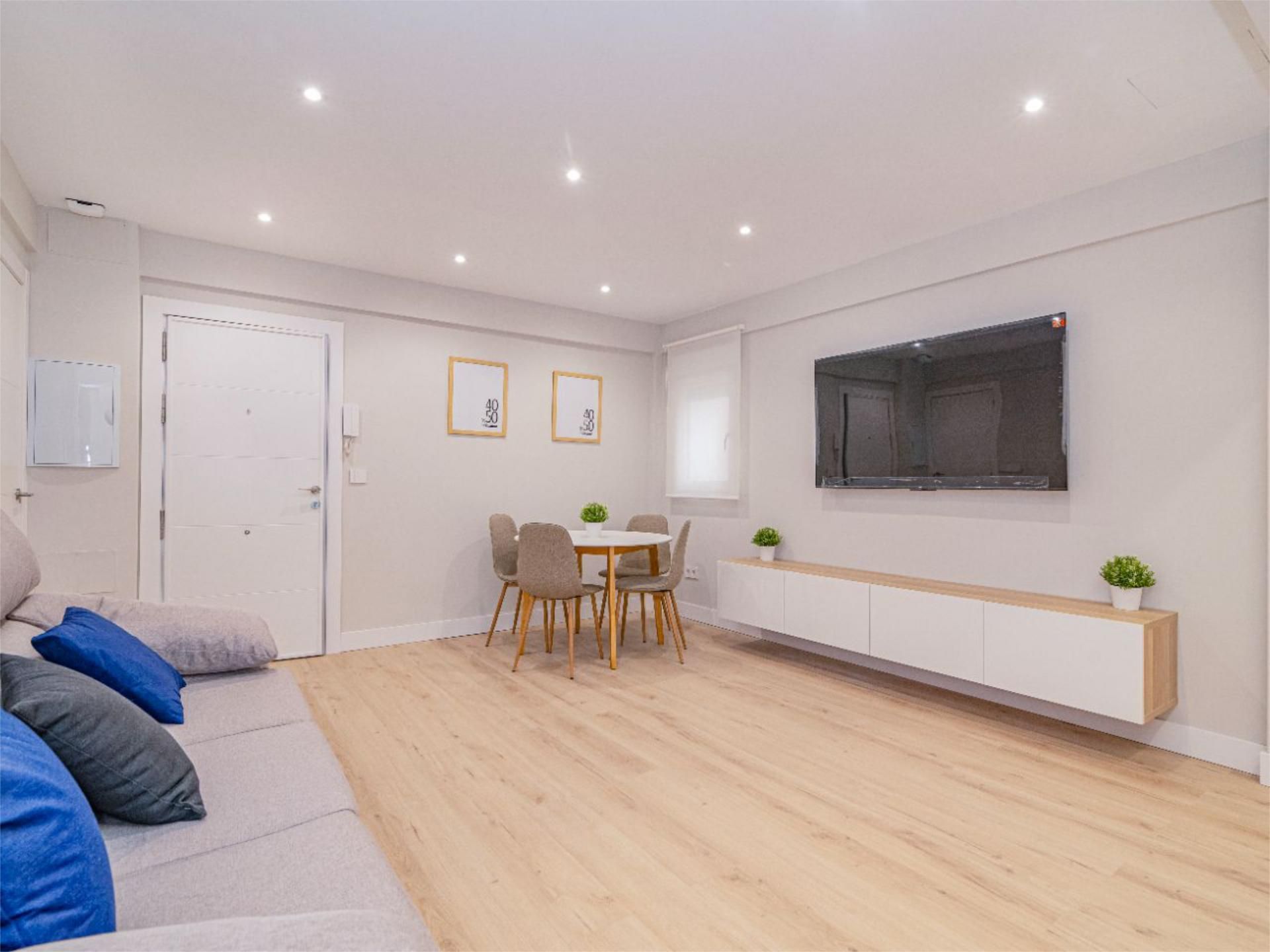 Living room of Flat for sale in  Granada Capital  with Air Conditioner and Balcony
