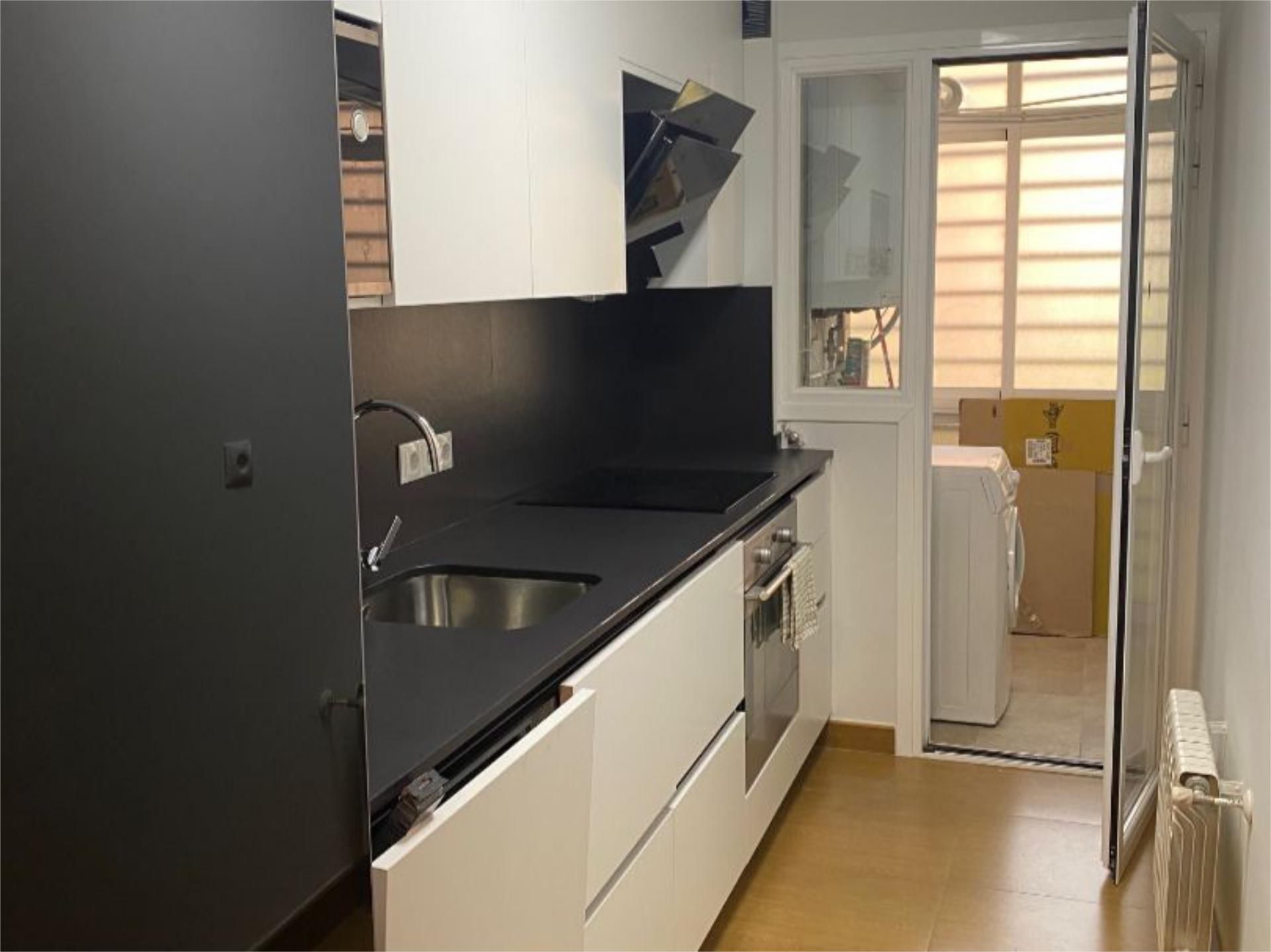 Cocina de Piso de alquiler en  Madrid Capital con Aire acondicionado, Calefacción y Trastero