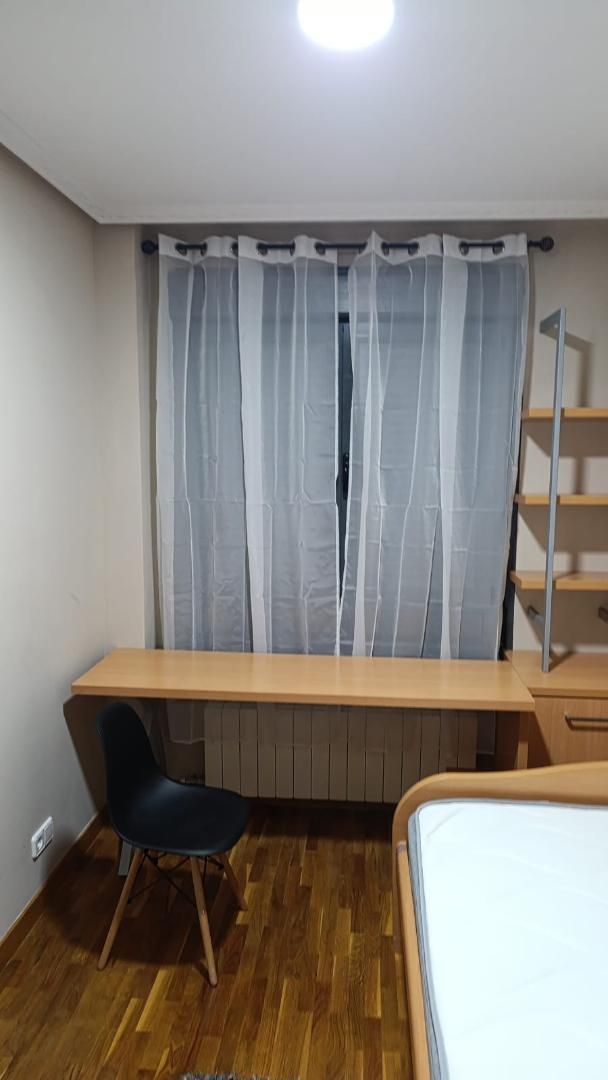 Bedroom of Flat to share in Burgos Capital  with Terrace, Furnished and Washing machine