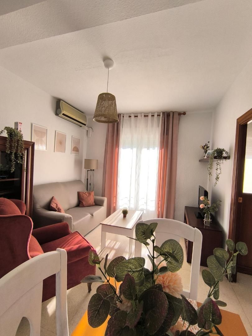 Living room of Flat to rent in  Granada Capital  with Air Conditioner, Terrace and Balcony