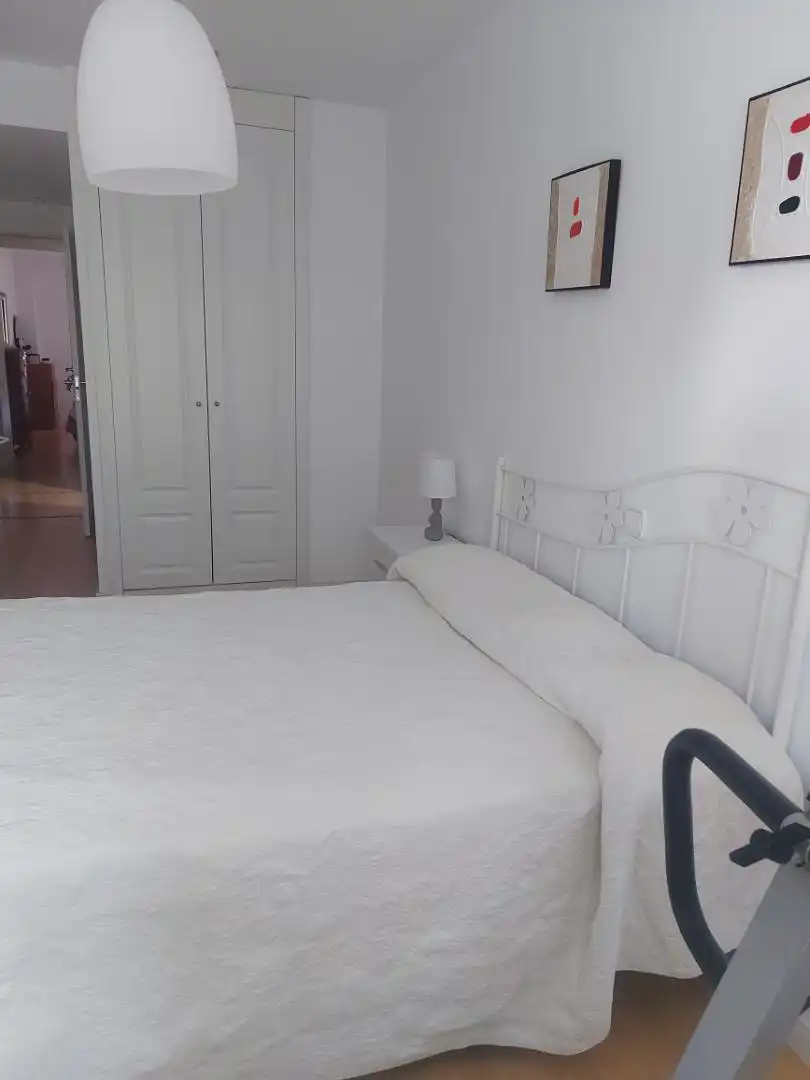 Room in Plaza Jacques Cousteau, 1, Residencial Jardín Botánico Bedroom of Flat for share in Málaga with Air Conditioner, Parquet flooring and Furnished