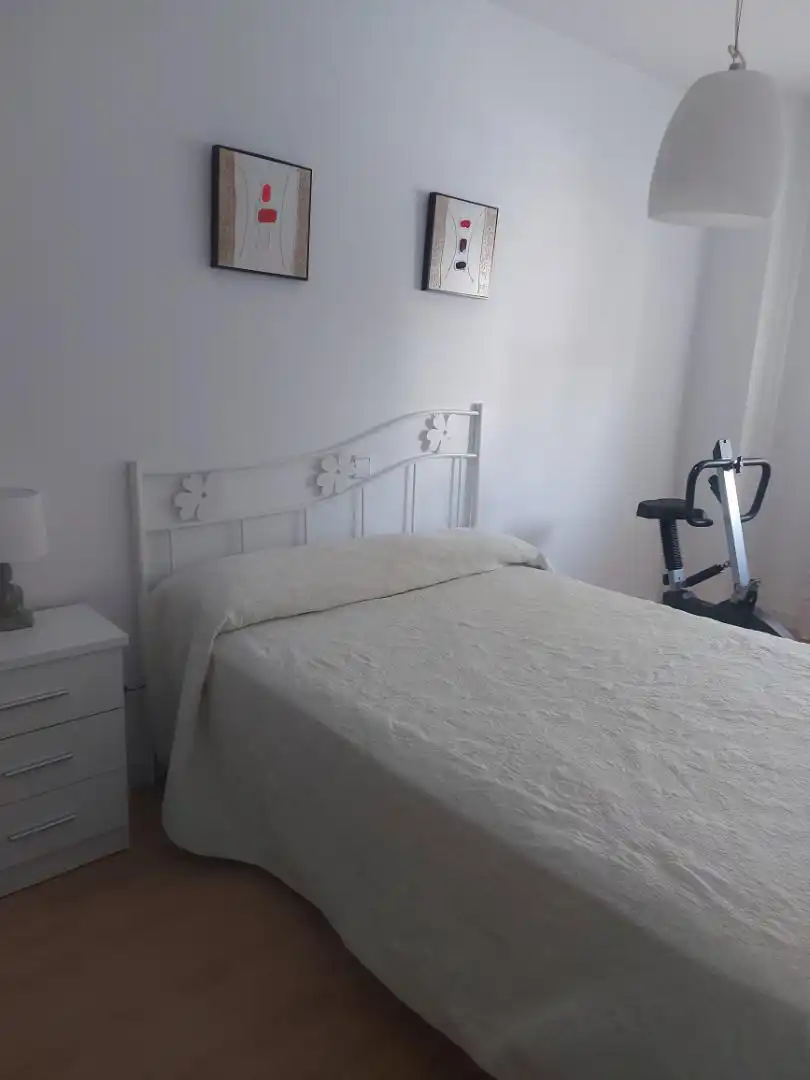 Room in Plaza Jacques Cousteau, 1, Residencial Jardín Botánico Bedroom of Flat for share in Málaga with Air Conditioner, Parquet flooring and Furnished
