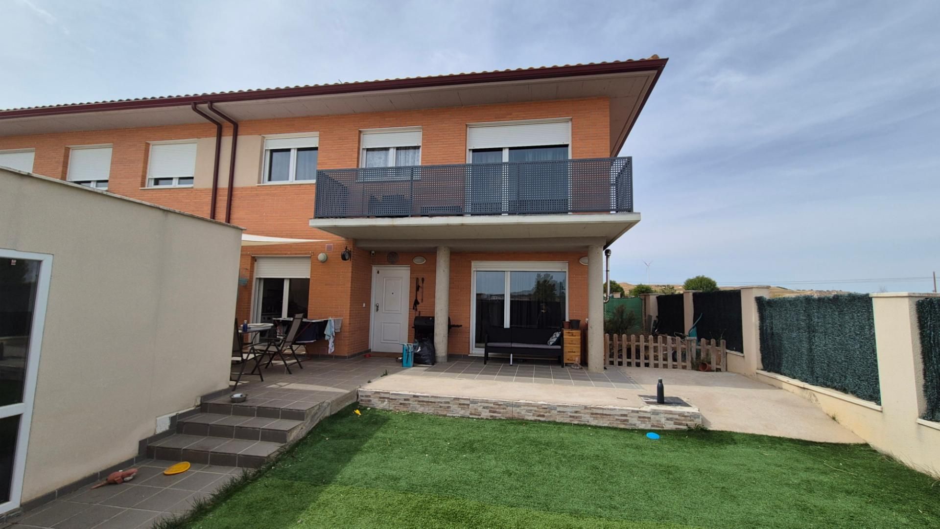 Exterior view of House or chalet for sale in Fuentes de Valdepero  with Heating, Private garden and Parquet flooring