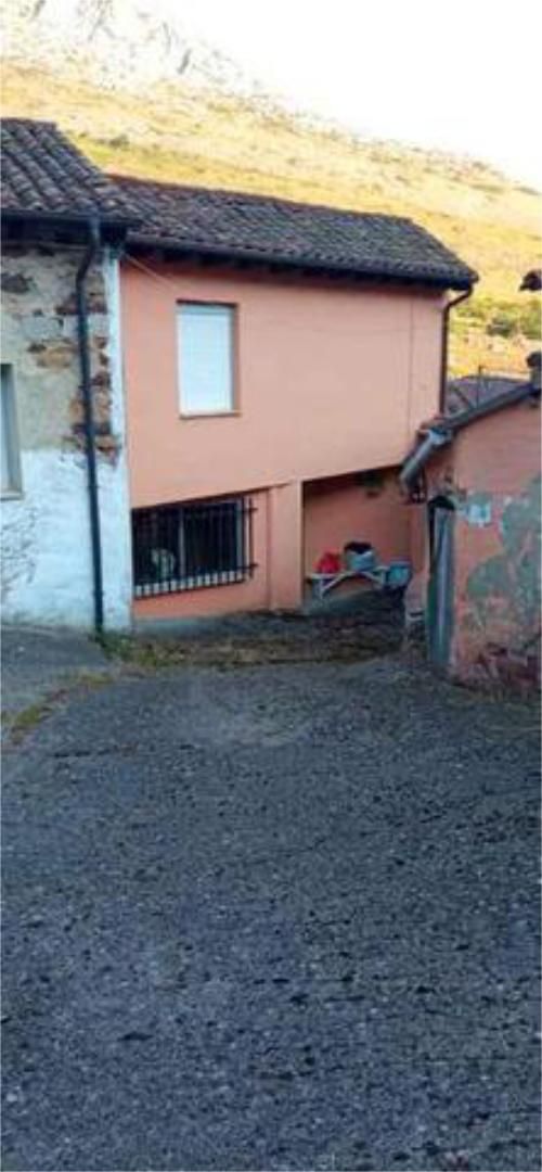 Exterior view of Single-family semi-detached for sale in Cármenes  with Heating, Private garden and Storage room