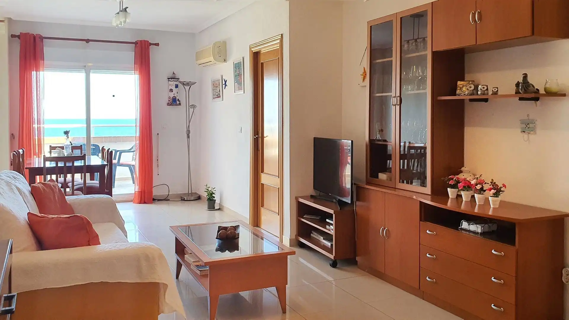 Flat for sale in Calle el Barco, 1, Vista Mar Living room of Flat for sale in Oropesa del Mar / Orpesa with Air Conditioner, Private garden and Terrace