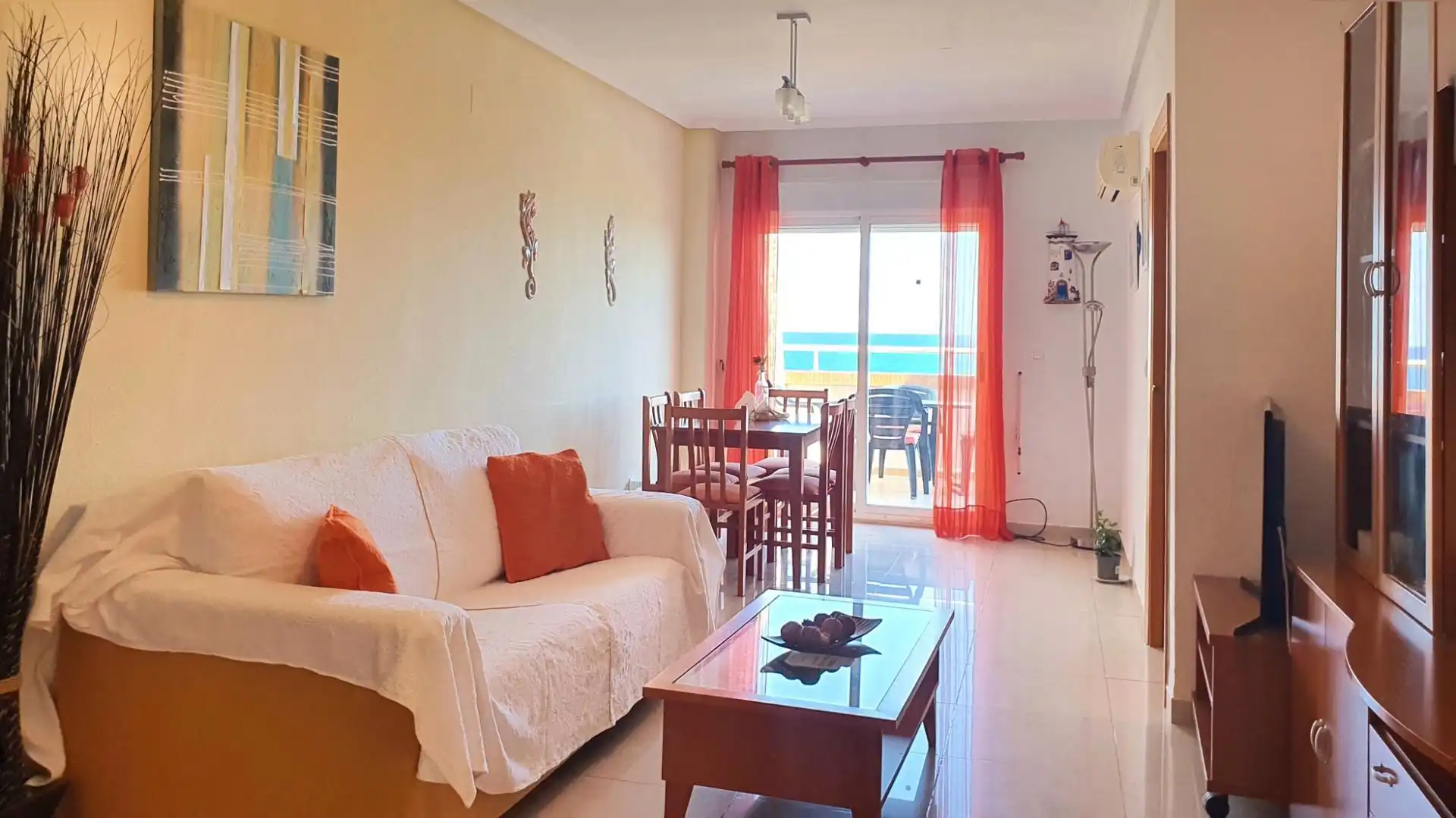 Flat for sale in Calle el Barco, 1, Vista Mar Living room of Flat for sale in Oropesa del Mar / Orpesa with Air Conditioner, Private garden and Terrace