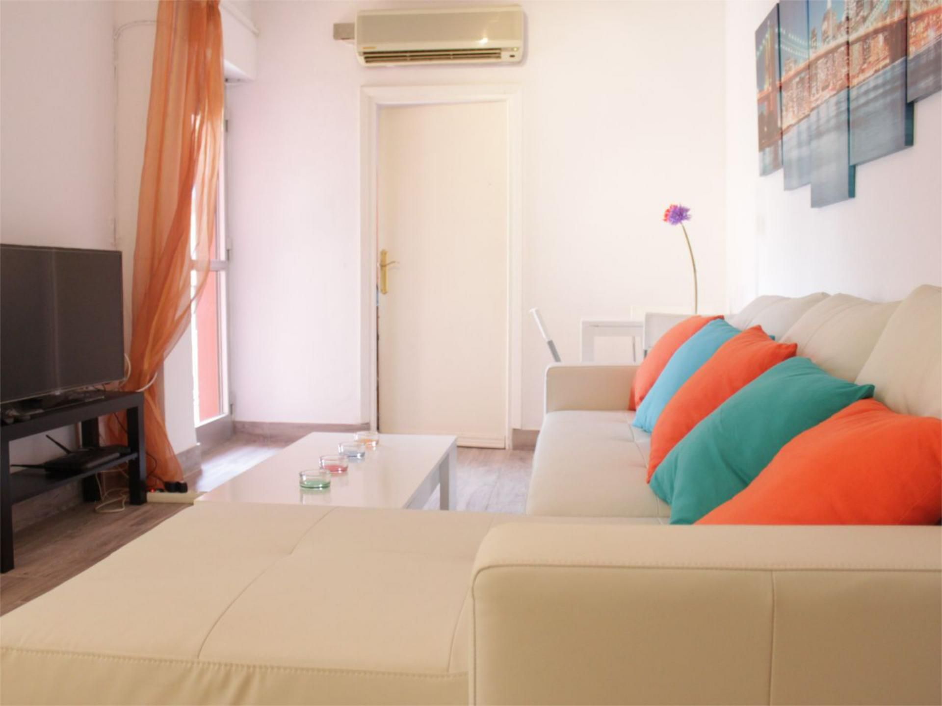Living room of Flat to rent in  Sevilla Capital  with Air Conditioner, Heating and Terrace