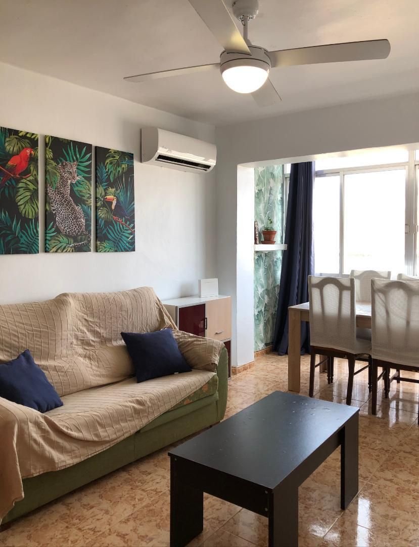 Living room of Flat to share in  Almería Capital  with Air Conditioner, Furnished and Oven
