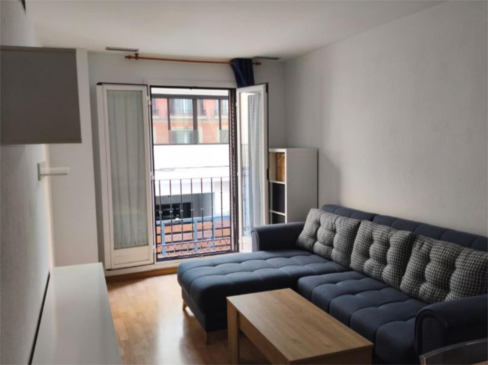 Living room of Apartment to rent in  Madrid Capital  with Air Conditioner, Parquet flooring and Swimming Pool
