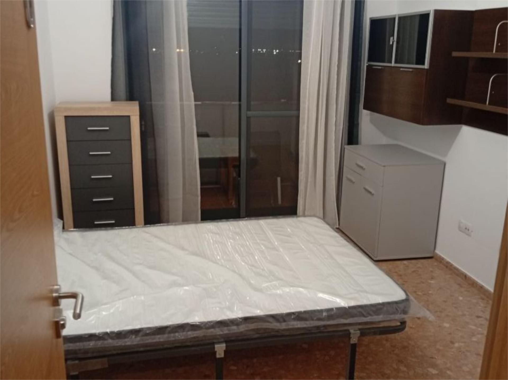 Dormitori de Pis per a compartir en La Font d'en Carròs amb Aire condicionat, Piscina i Moblat