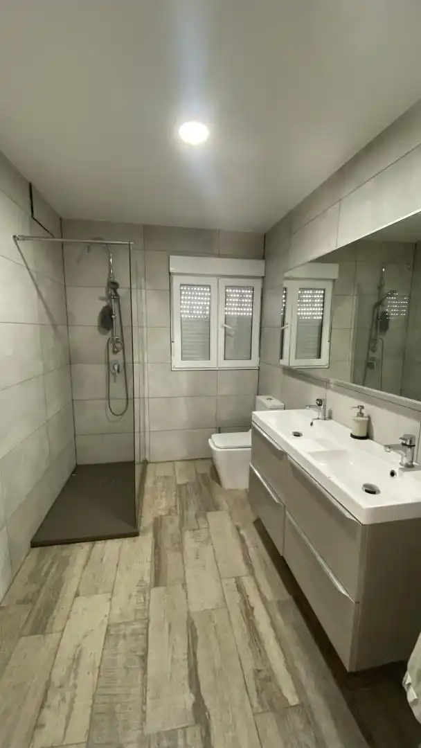 Houses for sale in Calle Madrid, 73, Yuncler Bathroom of Houses for sale in Yuncler with Air Conditioner and Swimming Pool