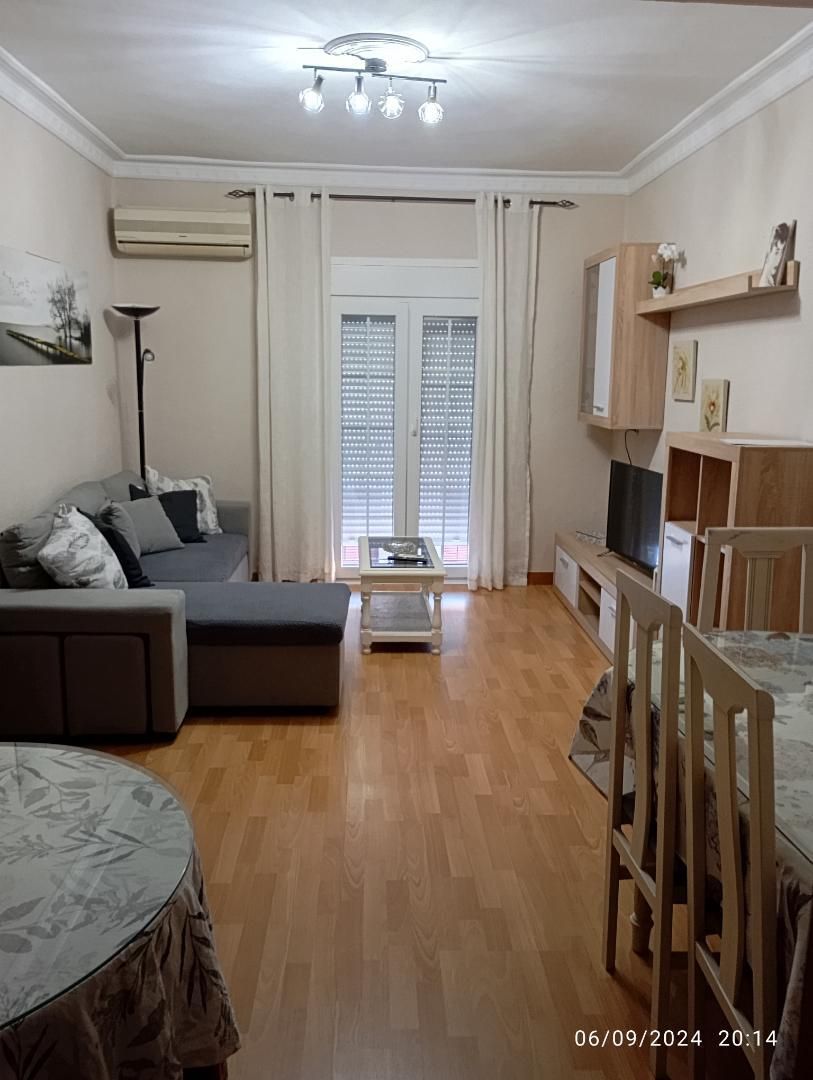 Living room of Flat to share in Plasencia  with Air Conditioner, Storage room and Furnished