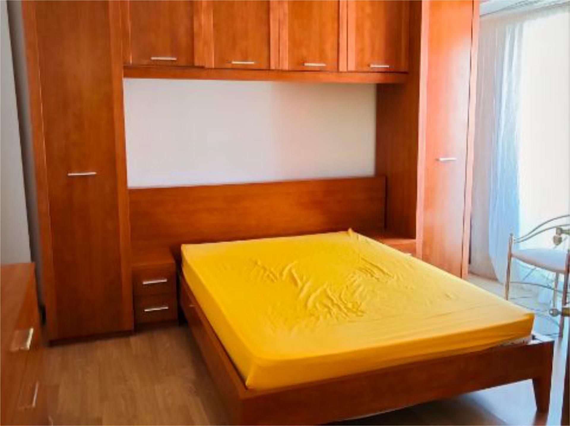 Bedroom of Flat to share in  Valencia Capital  with Parquet flooring, Furnished and Community parking