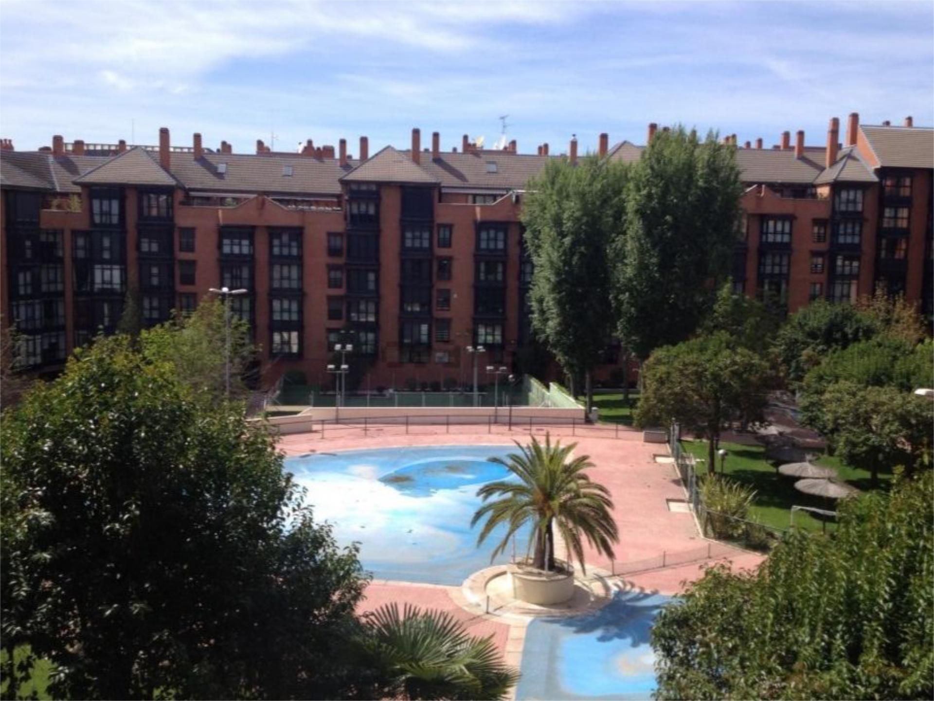 Exterior view of Flat to rent in  Madrid Capital  with Air Conditioner, Swimming Pool and Balcony