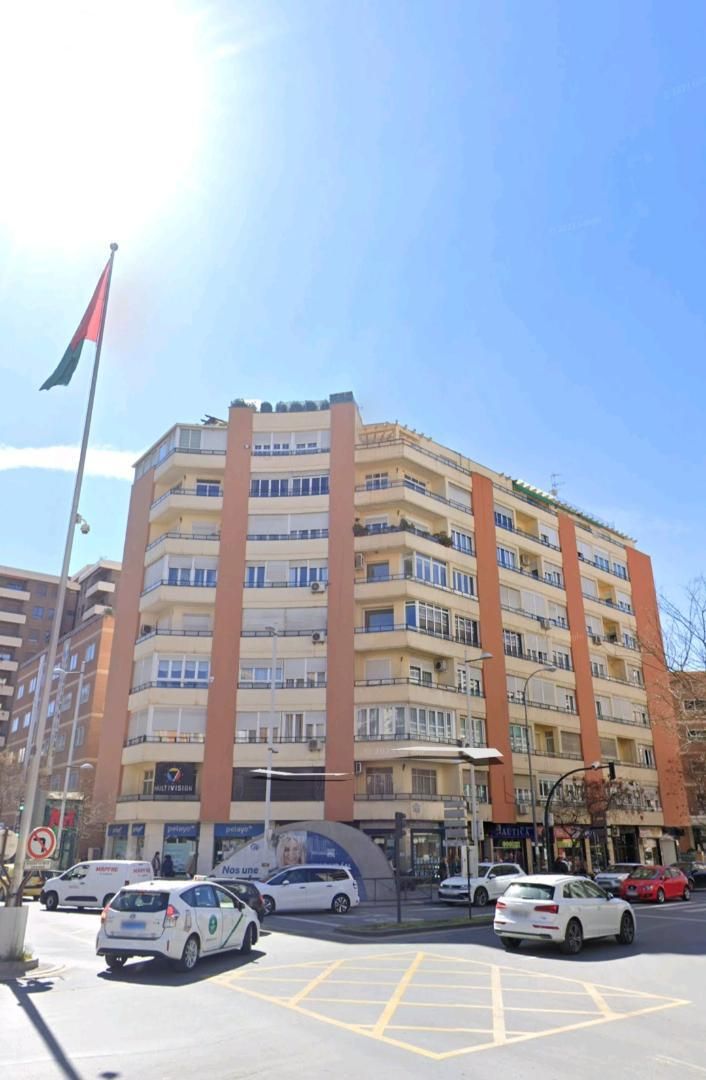 Vista exterior de Pis en venda en  Granada Capital amb Calefacció