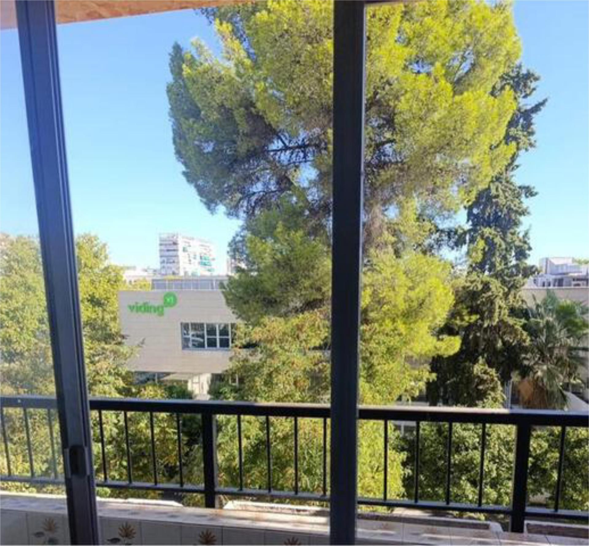 Vista exterior de Pis de lloguer en  Sevilla Capital amb Jardí privat, Terrassa i Moblat