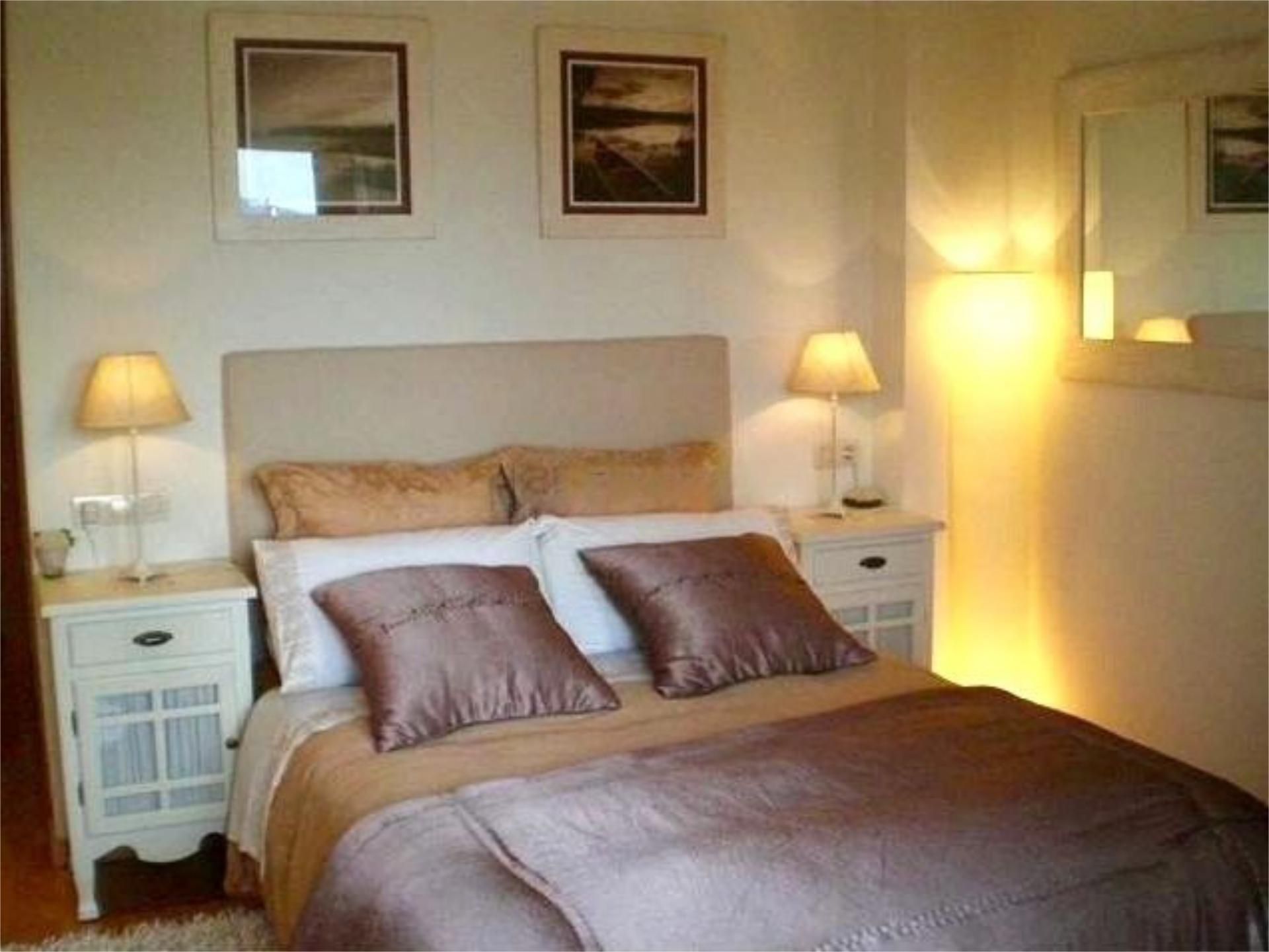 Bedroom of Flat to rent in Vigo   with Air Conditioner, Heating and Parquet flooring