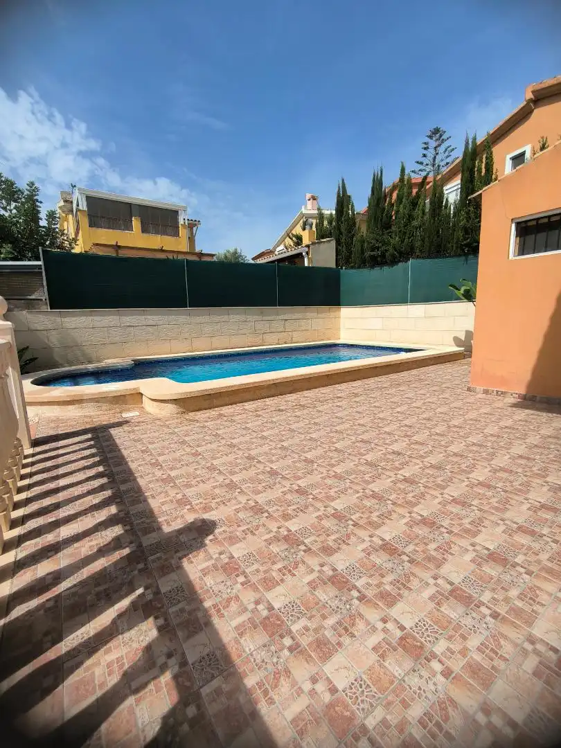 Casa o chalet en venta en Carrer de Mondúver, Centro Piscina de Casa o chalet en venta en Mutxamel con Aire acondicionado, Jardín privado y Terraza