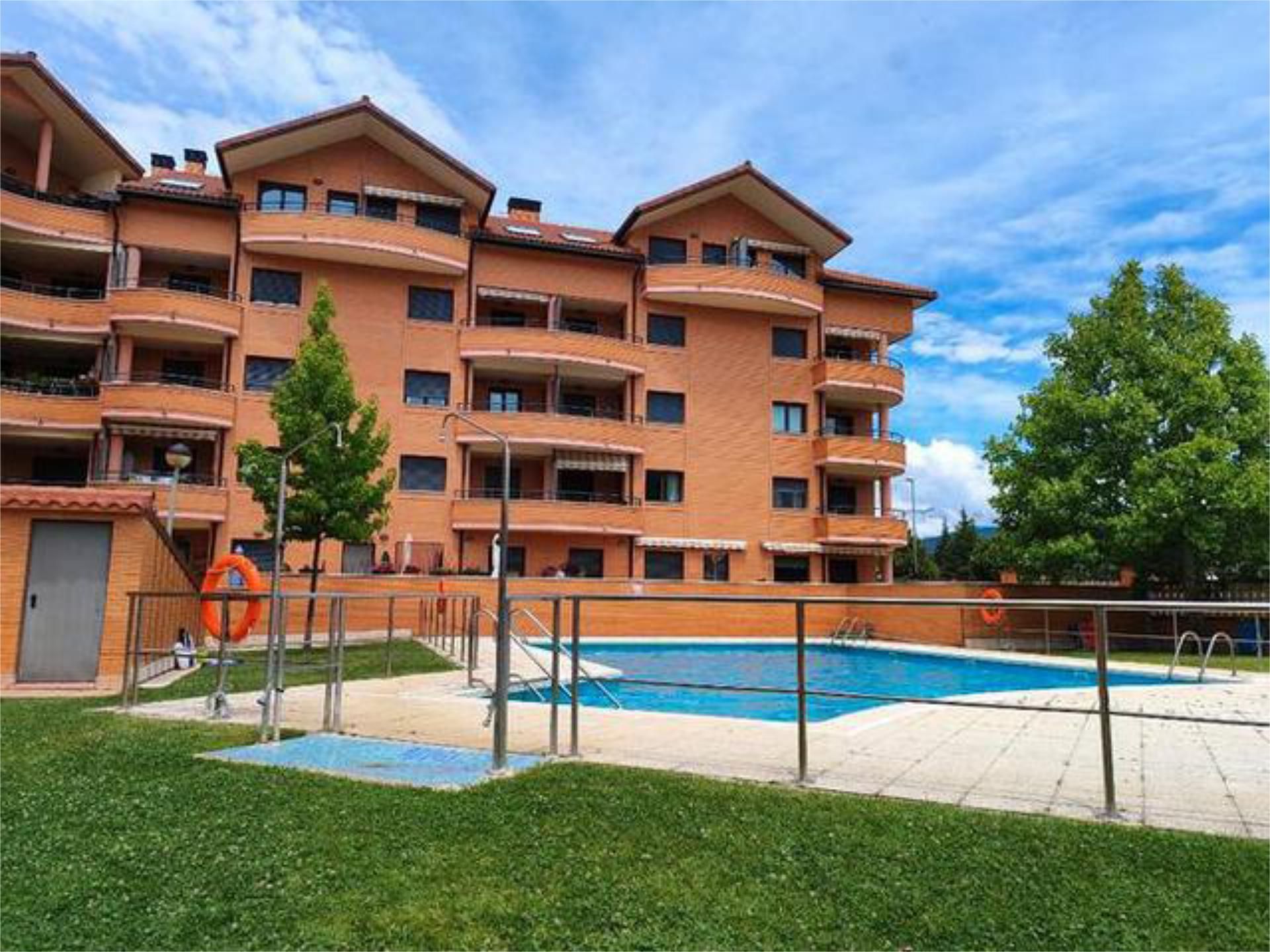 Exterior view of Flat for sale in Jaca  with Terrace and Swimming Pool
