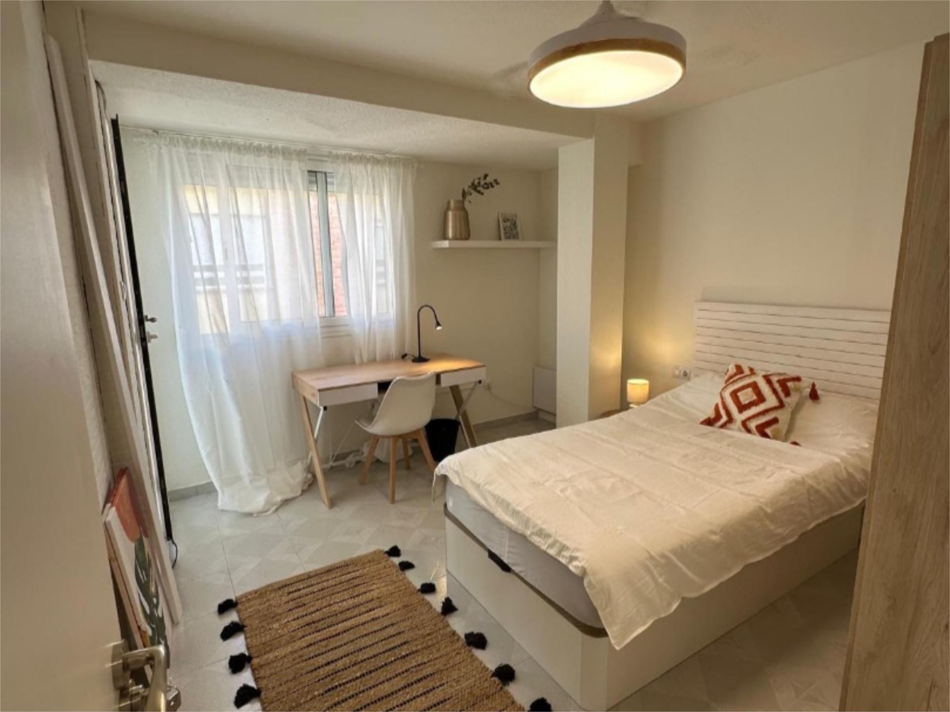 Bedroom of Flat to share in Vila-real  with Heating, Furnished and Balcony