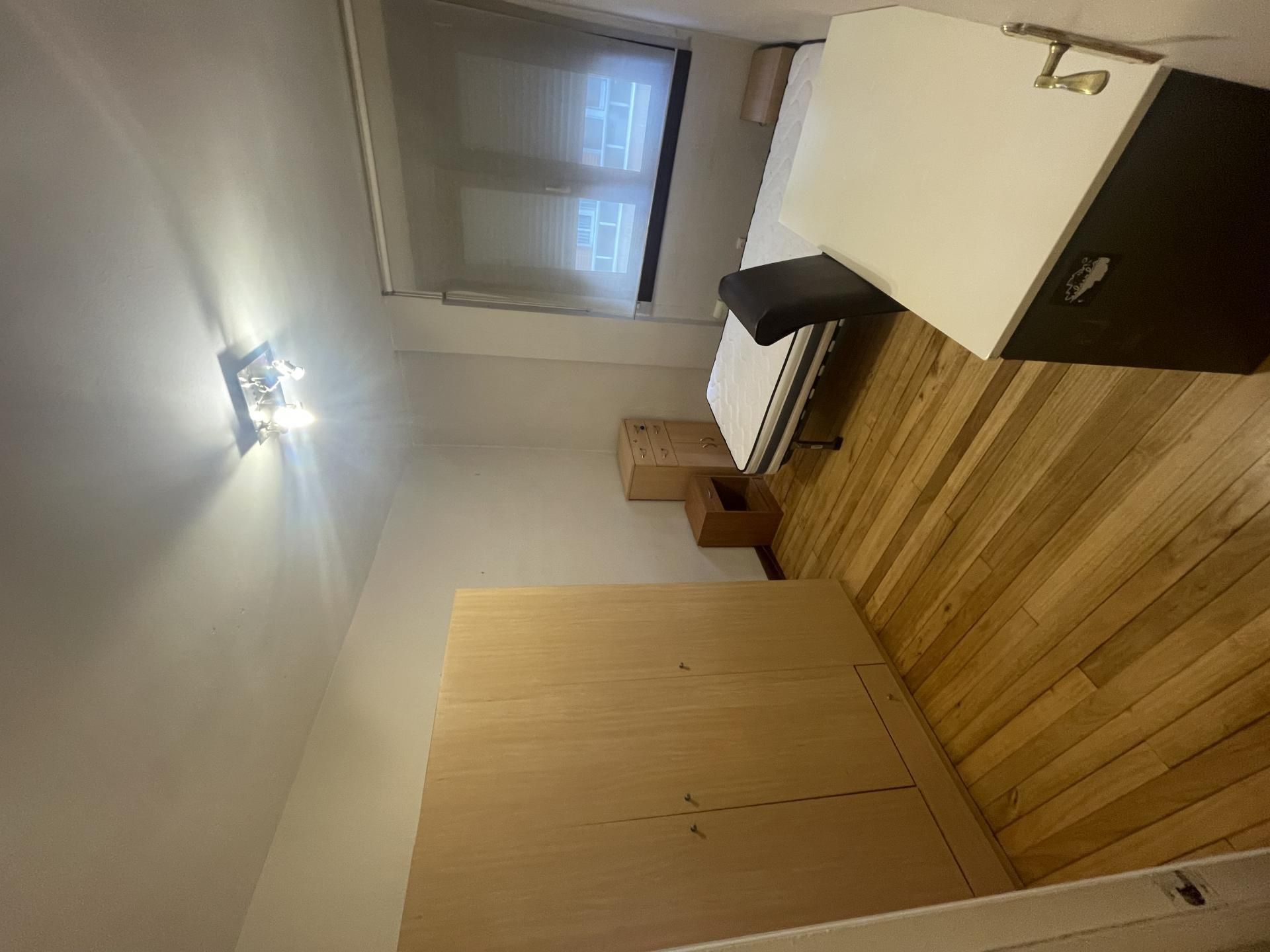 Bedroom of Flat to share in Bilbao   with Parquet flooring, Terrace and Furnished