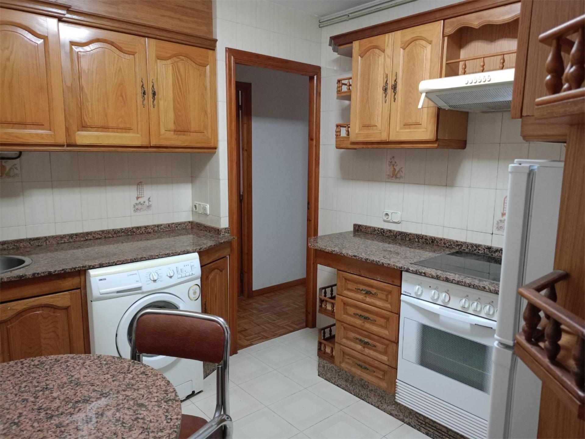 Kitchen of Flat to share in Santiago de Compostela   with Heating, Parquet flooring and Furnished