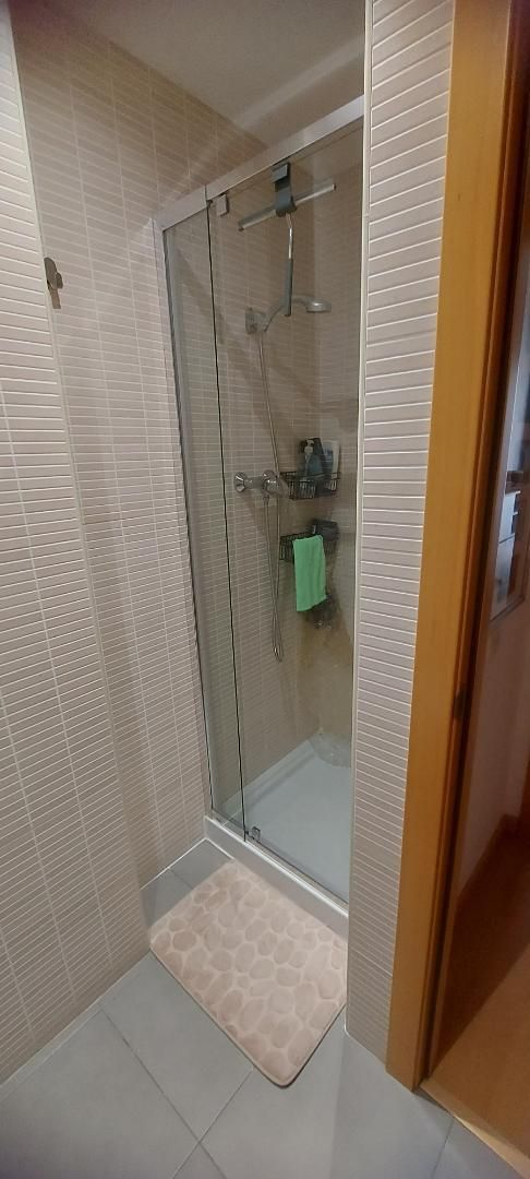Bathroom of Flat to share in Terrassa  with Heating, Parquet flooring and Terrace