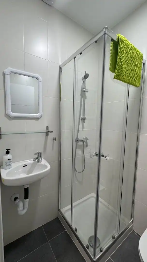Badezimmer von Wohnung zur untervermieten in Hellín mit Klimaanlage und Möbliert