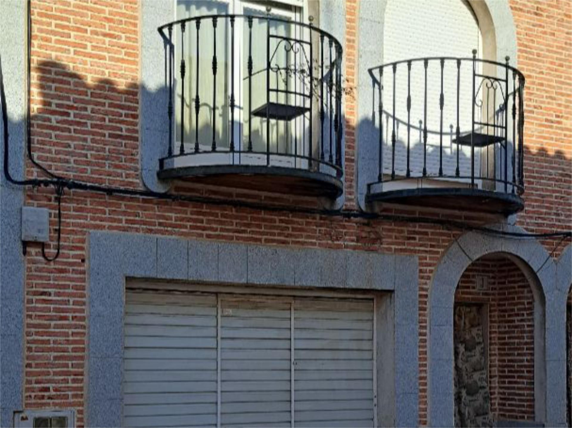 Vista exterior de Casa adosada en venda en Cazalegas amb Balcó
