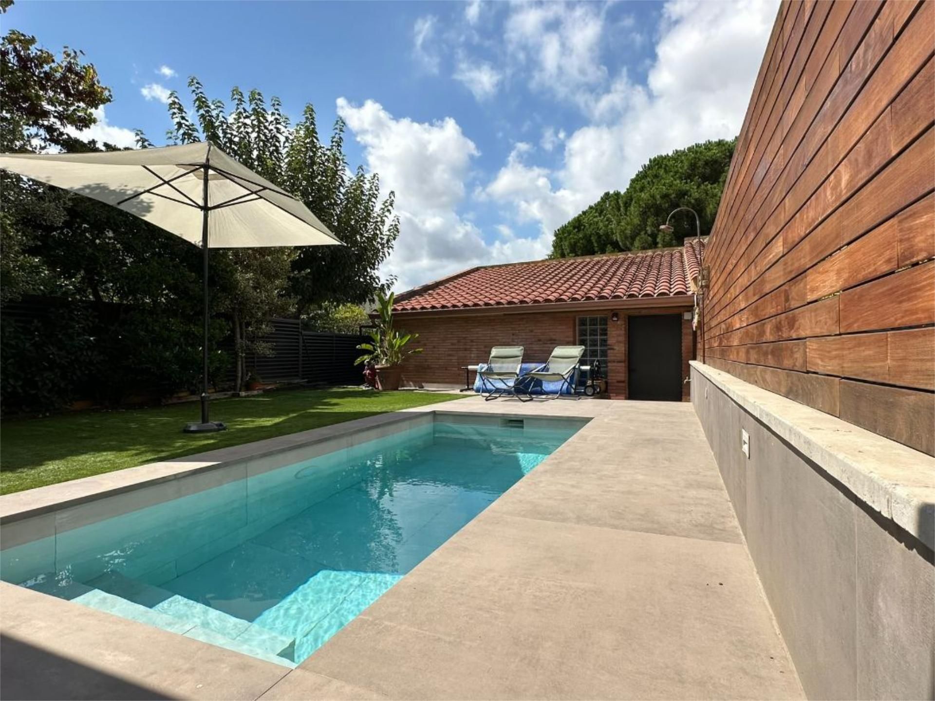 Swimming pool of House or chalet for sale in Les Franqueses del Vallès  with Air Conditioner, Terrace and Swimming Pool