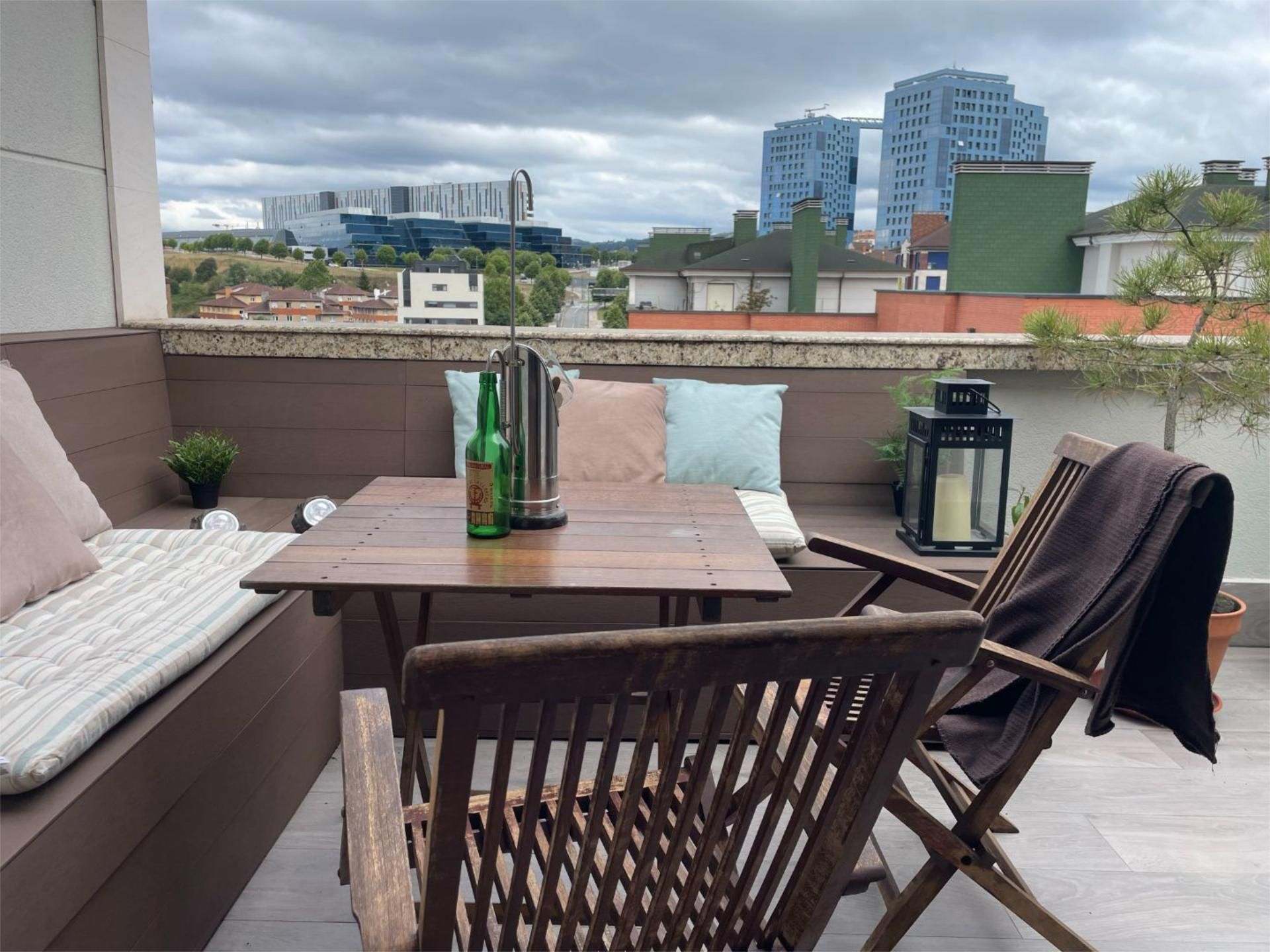 Àtic de lloguer a Avenida del Mar, 73, HUCA - La Cadellada Terrassa de Àtic de lloguer en Oviedo amb Terrassa