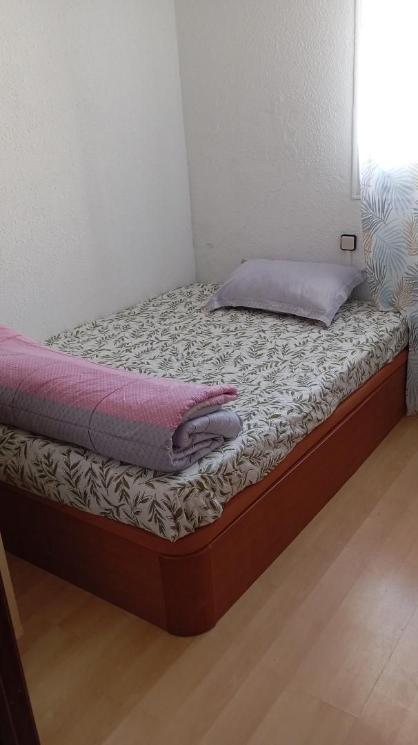 Bedroom of Flat to share in L'Hospitalet de Llobregat  with Air Conditioner, Heating and Parquet flooring