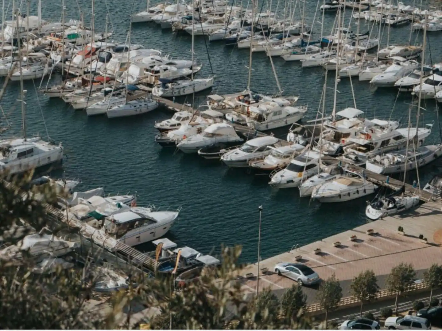 Flat for rent in Avenida de Julio Iglesias, 18, Puerto Banús Parking of Flat for rent in Marbella with Air Conditioner, Heating and Private garden