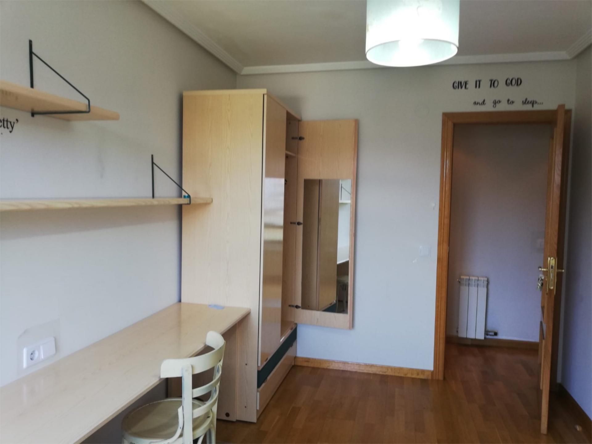 Dormitori de Pis per a compartir en León Capital  amb Calefacció, Parquet i Terrassa