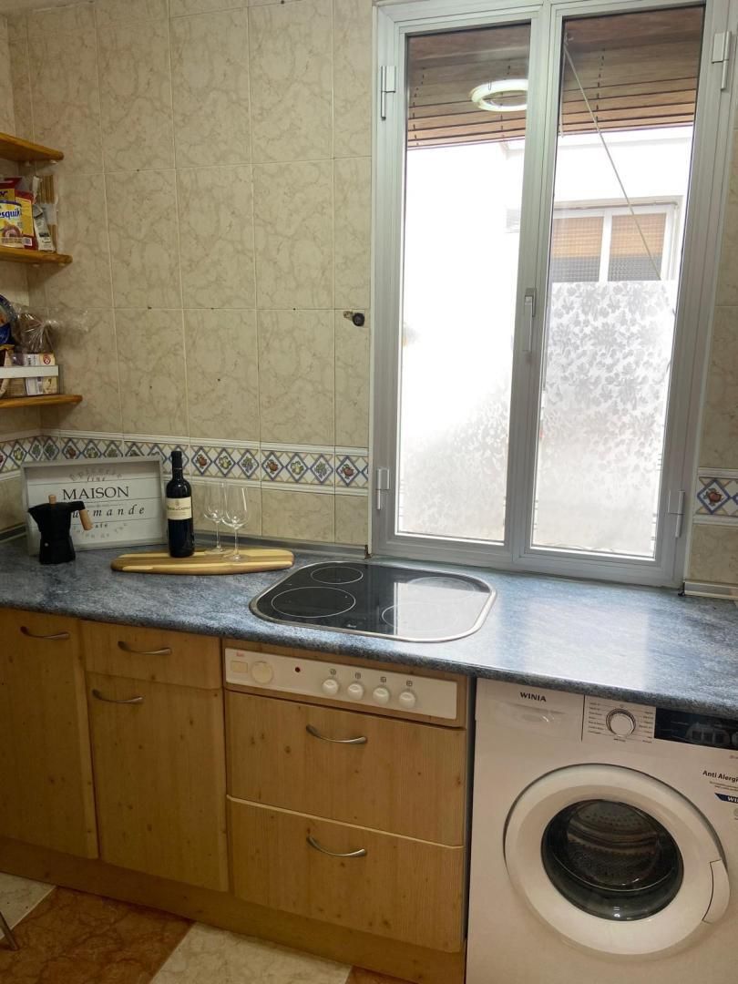 Cuina de Apartament per a compartir en  Madrid Capital amb Calefacció i Moblat