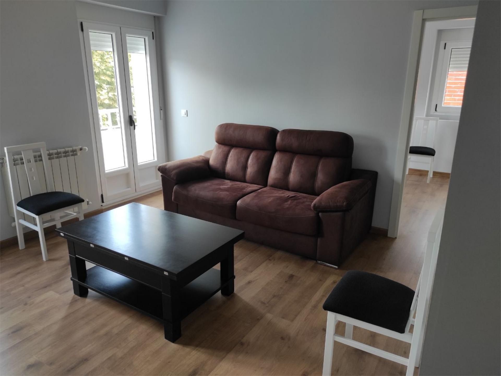Living room of Flat to share in Sober  with Heating, Parquet flooring and Furnished