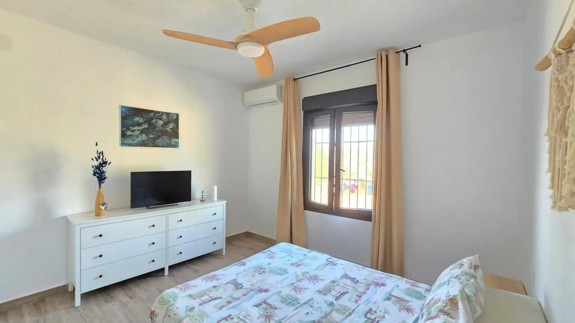 Habitación de Finca rústica en venta en Pilas con Aire acondicionado, Terraza y Piscina