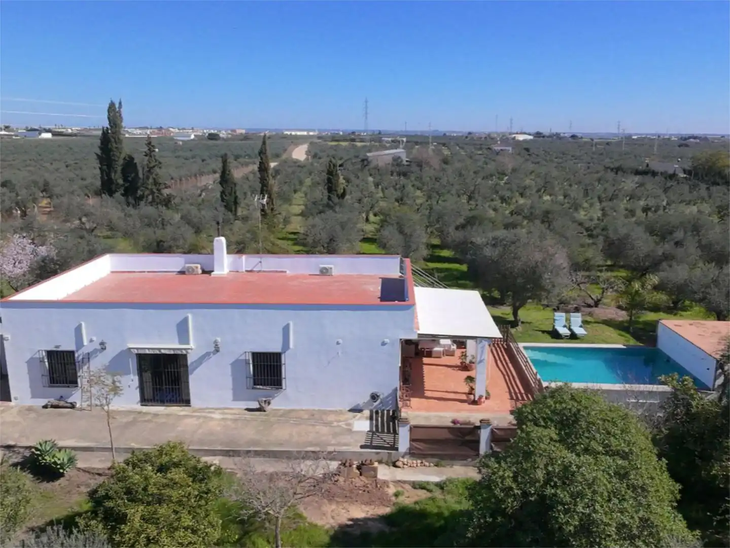 Vista exterior de Finca rústica en venta en Pilas con Aire acondicionado, Terraza y Piscina