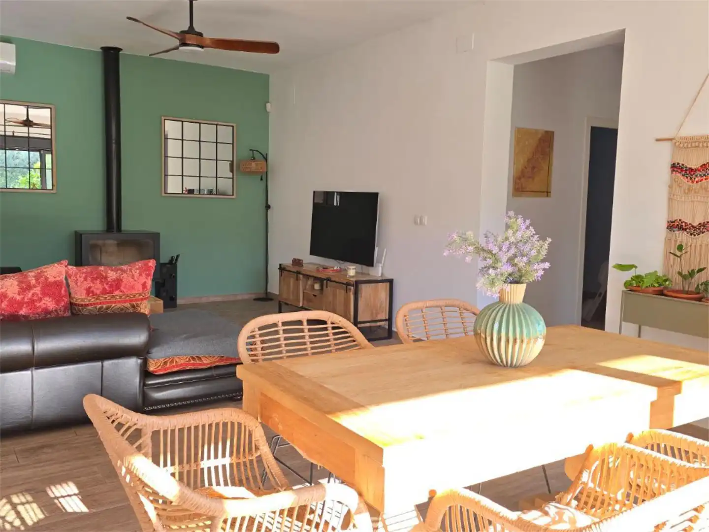 Sala de estar de Finca rústica en venta en Pilas con Aire acondicionado, Terraza y Piscina
