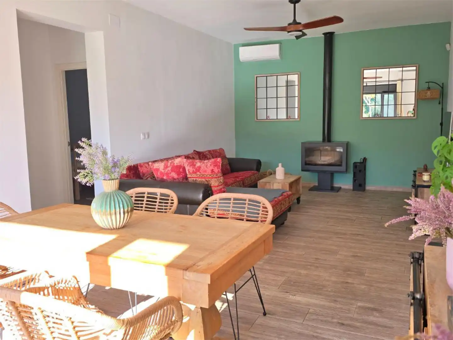 Sala de estar de Finca rústica en venta en Pilas con Aire acondicionado, Terraza y Piscina