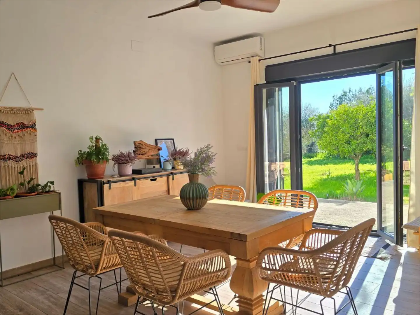 Jardín de Finca rústica en venta en Pilas con Aire acondicionado, Terraza y Piscina