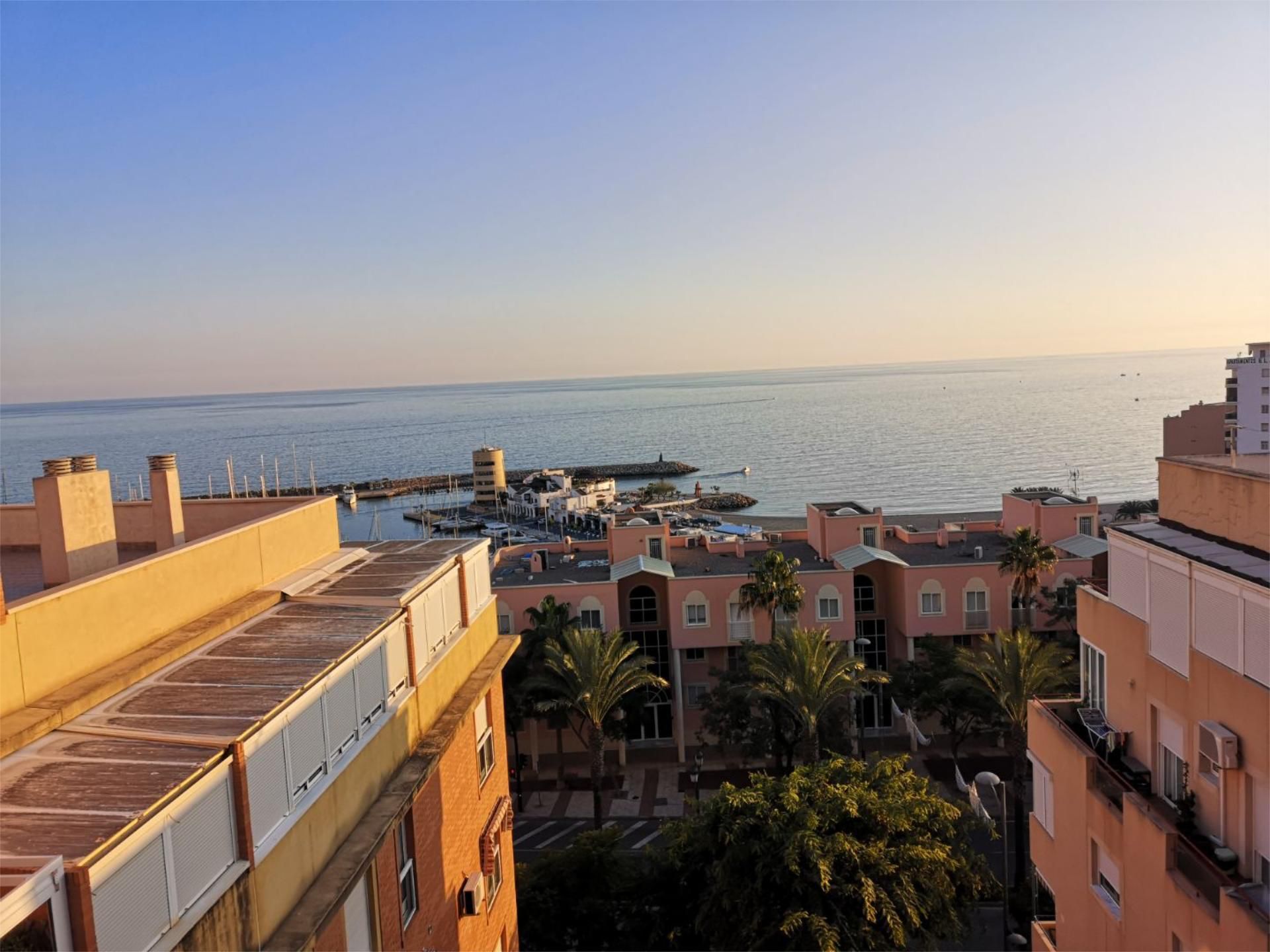 Vista exterior de Apartamento en venta en Roquetas de Mar con Amueblado, Parking comunitario y Balcón