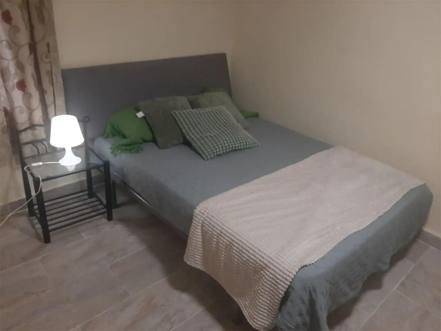 Habitación de Piso de alquiler en Salillas de Jalón con Calefacción, Trastero y Amueblado