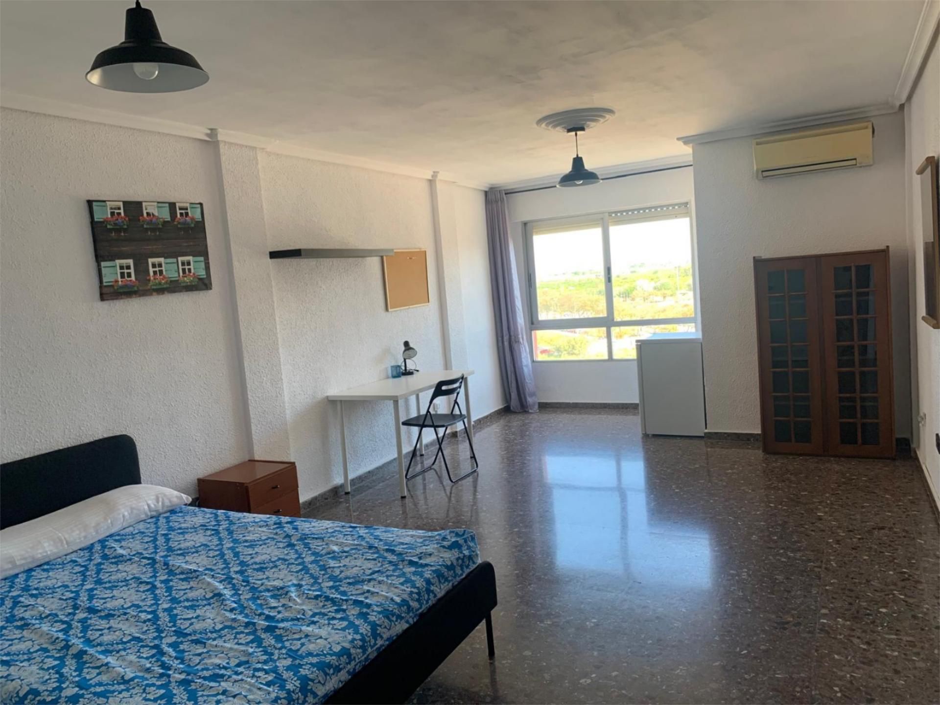 Bedroom of Flat to share in Alzira  with Heating, Terrace and Furnished
